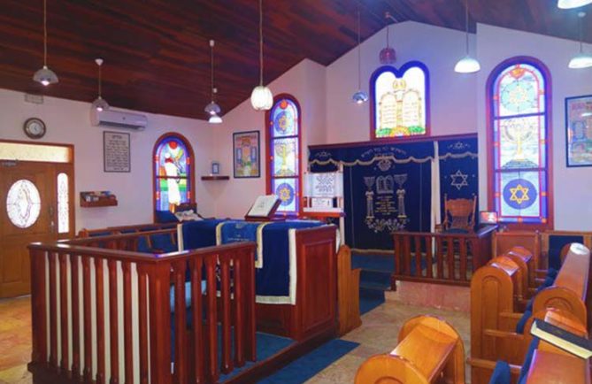Intérieur de la synagogue de Papeete, Tahiti