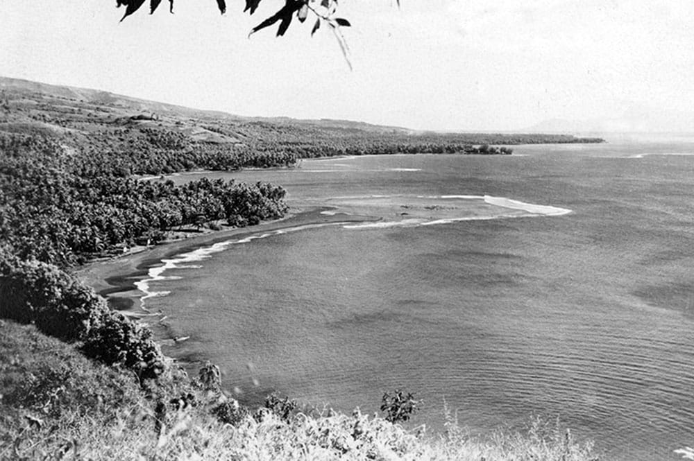 La baie d'Arue, vue du col du Tahara'a vers 1925. Photo Charles Vernier