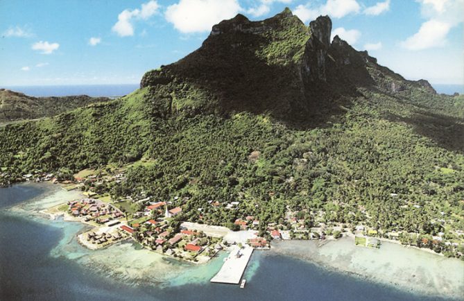 Village de Vaitape à Bora Bora dans les années 80