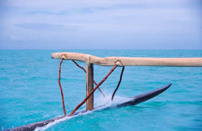 Tautu à la poursuite de sa pirogue perdue. Bora Bora. Photo Nathalie Dupont