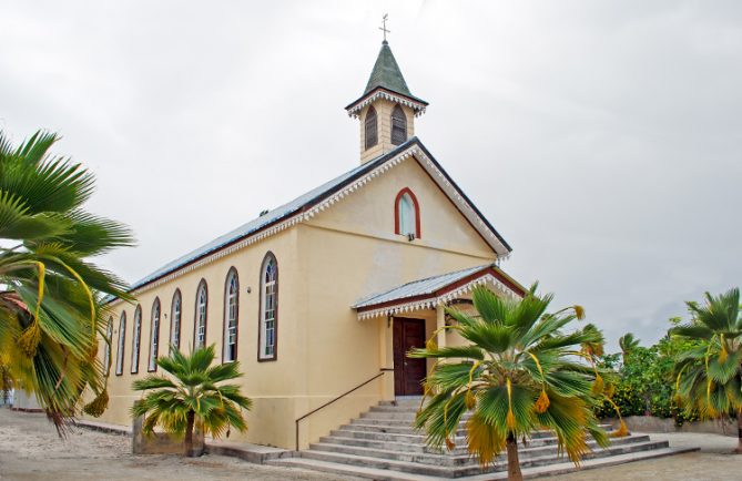 Eglise Saint-Athanas de Fakahina © Tahiti Heritage