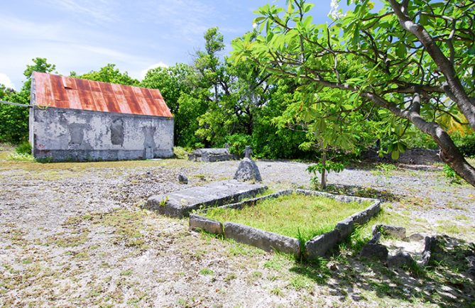 Ancien cimetière de Tetamanu, Fakarava. © Tahiti Heritage