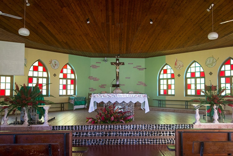 Autel de l'église de Faaone, Tahiti © Tahiti Heritage