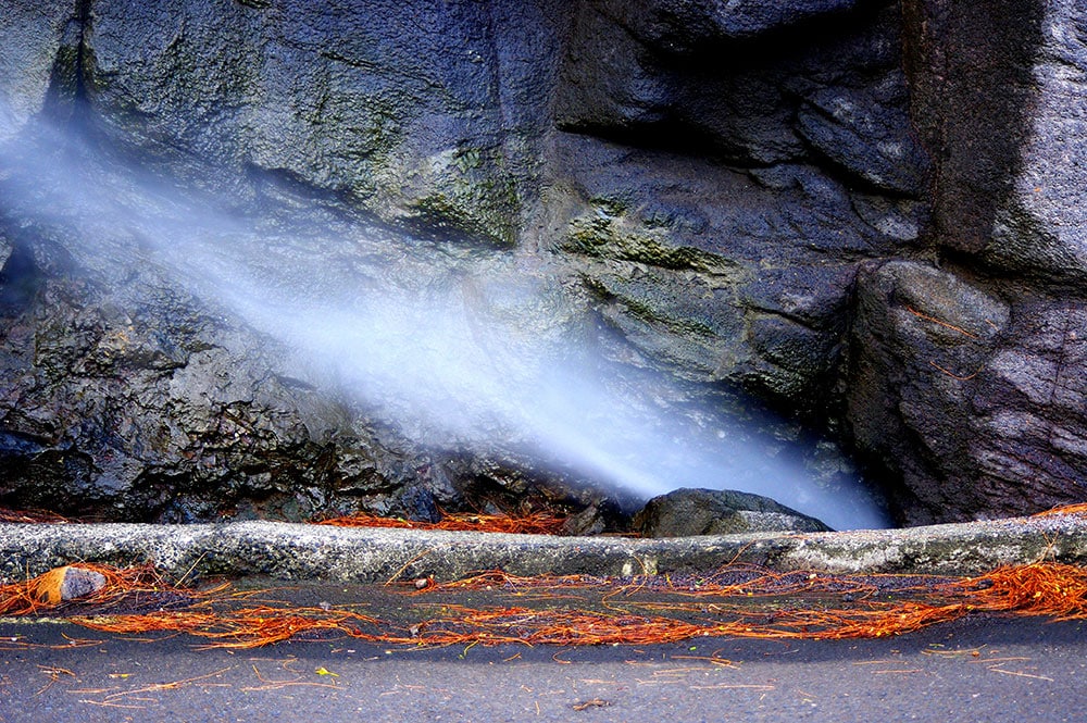 Le trou du souffleur de Tiarei. Photo Yann