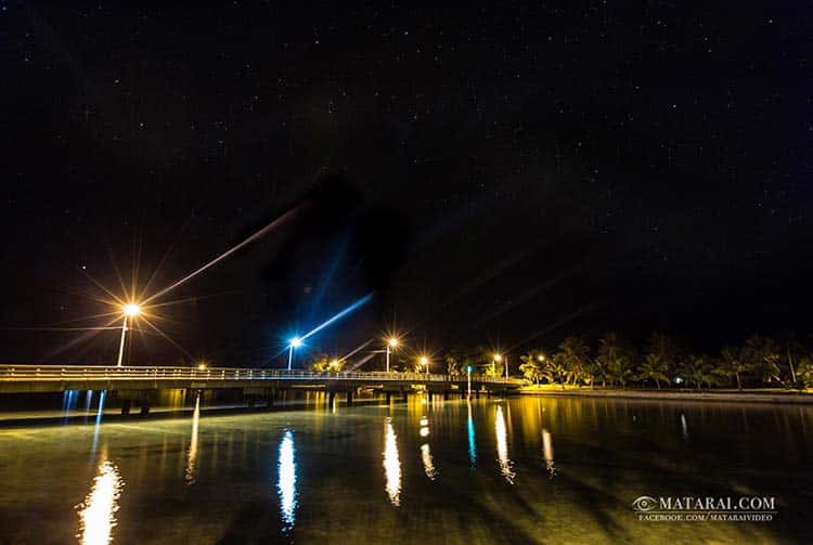Pont de Mataiva de nuit. Photo Matarai