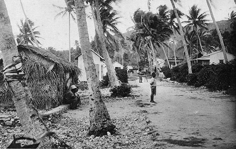 Ancien village de Moumu à Makatea. Photo Lucien Gauthier.