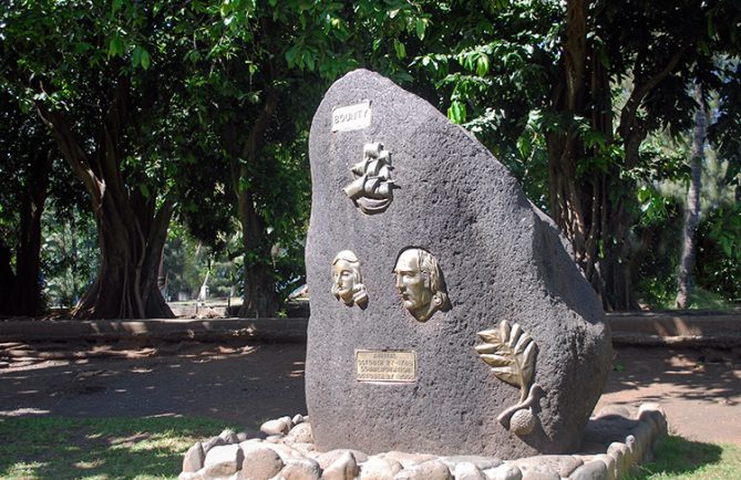Stèle en mémoire de la Bounty, pointe Vénus à Mahina, Tahiti