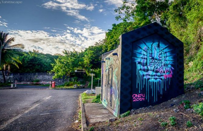 Papeete-street art par Cronos, transformateur EDT face au Cesc. Photo tahitiscape 2014