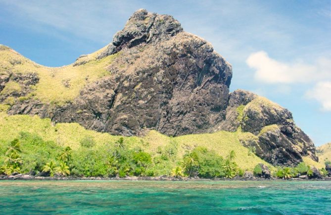 Ana Tetea, Grotte royale de l'îlot Agakauitai, Gambier. © Tahiti Heritage