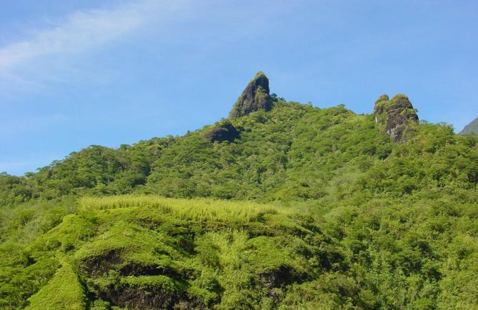 Sexe de Hiro ou colline de la lune, vallée de la Papenoo © Tahiti Heritage