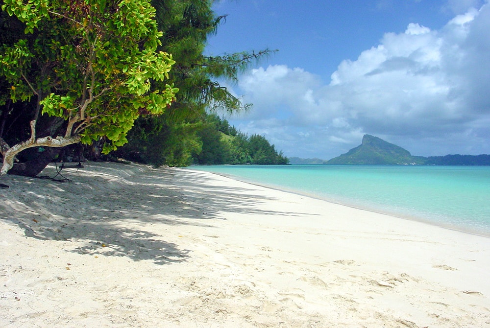La plage d'Aukena, au Gambier, la plus belle plage du monde © Tahiti Heritage