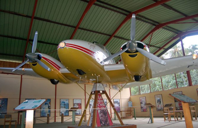 Avion de Jacques Brel au musée d'Atuona, Hiva Oa. Photo Purutaa