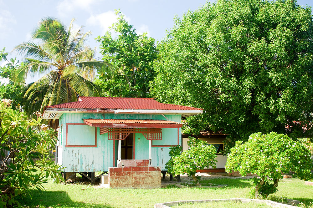 Maison bleue de Napuka, Tuamotu © Tahiti Heritage
