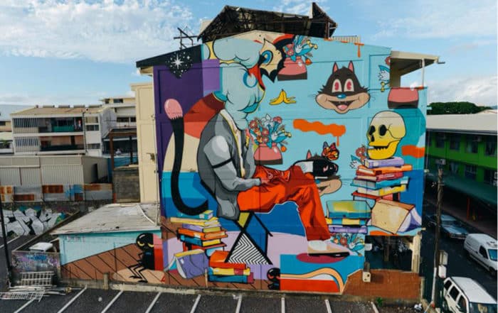 Le chat studieux, de Dam et Myla, rue de Nantousy à Papeete.