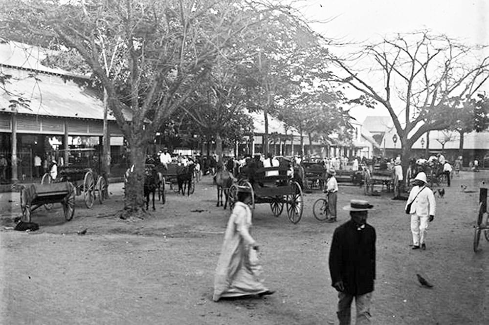 Papeete, la place du marché couvert, photo Henry Lemasson, 1897