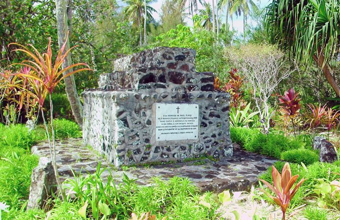 Monument funéraire de Noël Ilari à Tubuai