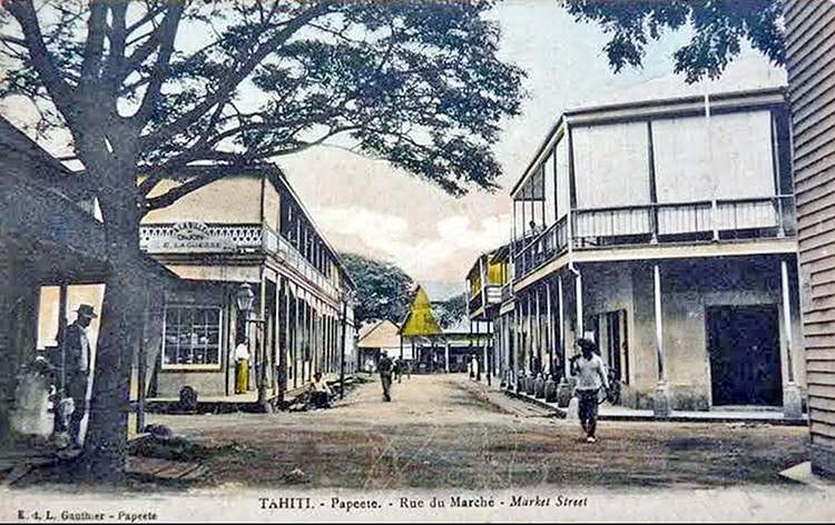 La rue conduisant au marché de Papeete , vers 1910. Photo Lucien Gauthier.