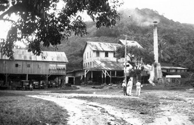 La Rhumerie de Papara dans les années 30. Photo Bambridge