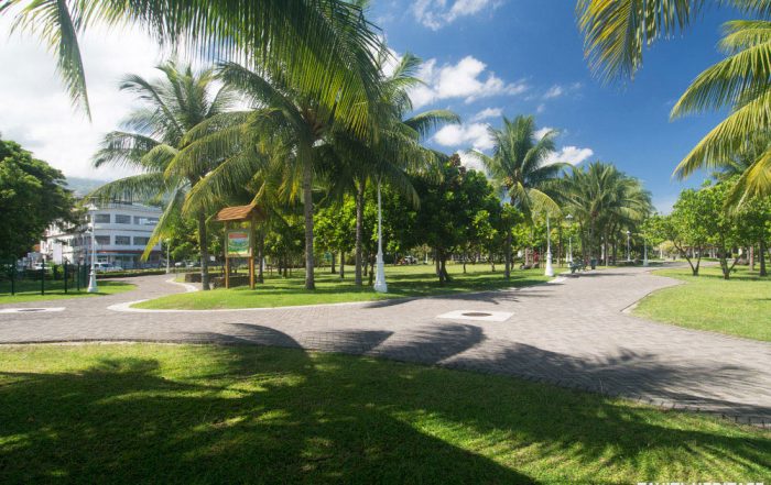 Le grand hôtel vu des jardins de Paofai en 2016