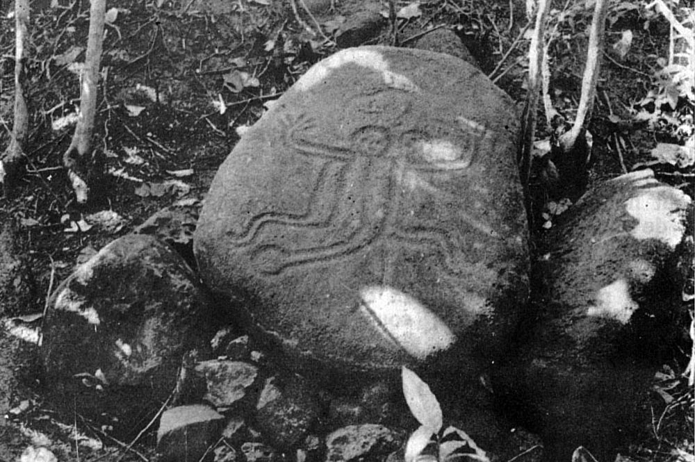 Le Pétroglyphe des jumeaux dans la vallée de Tipaerui (Papeete) en 1970