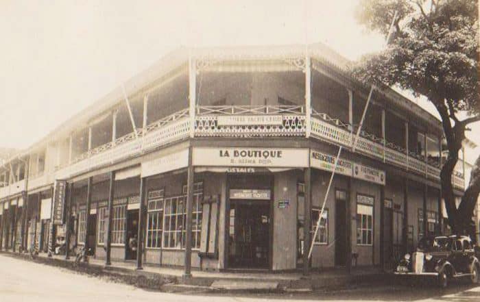 La librairie Klima vers 1936 au coin de la rue Gauguin et du front de mer à Papeete
