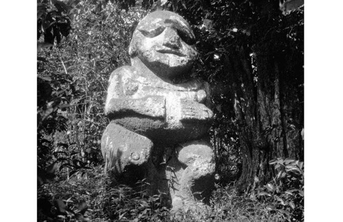 Tiki Moana à Raivavae en 1933. Photo Pierre Verger
