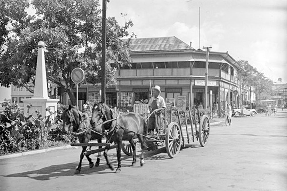 Le quai du Commerce à Papeete en 1952. Photo Whites Aviation