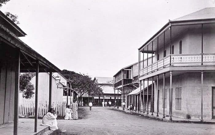La rue des Beaux Arts en 1897, vue du carrefour avec la rue de l’Est