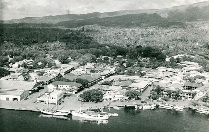 Papeete vu d’avion dans les années 50. Defap