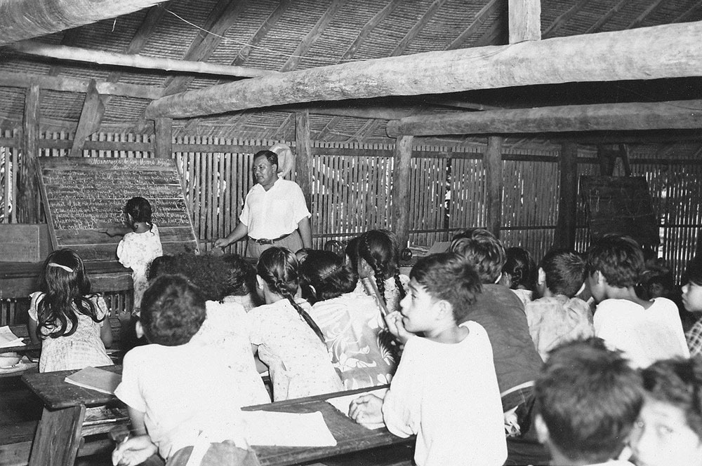 Classe de garçons de l'Ecole centrale de Papeete vers 1950