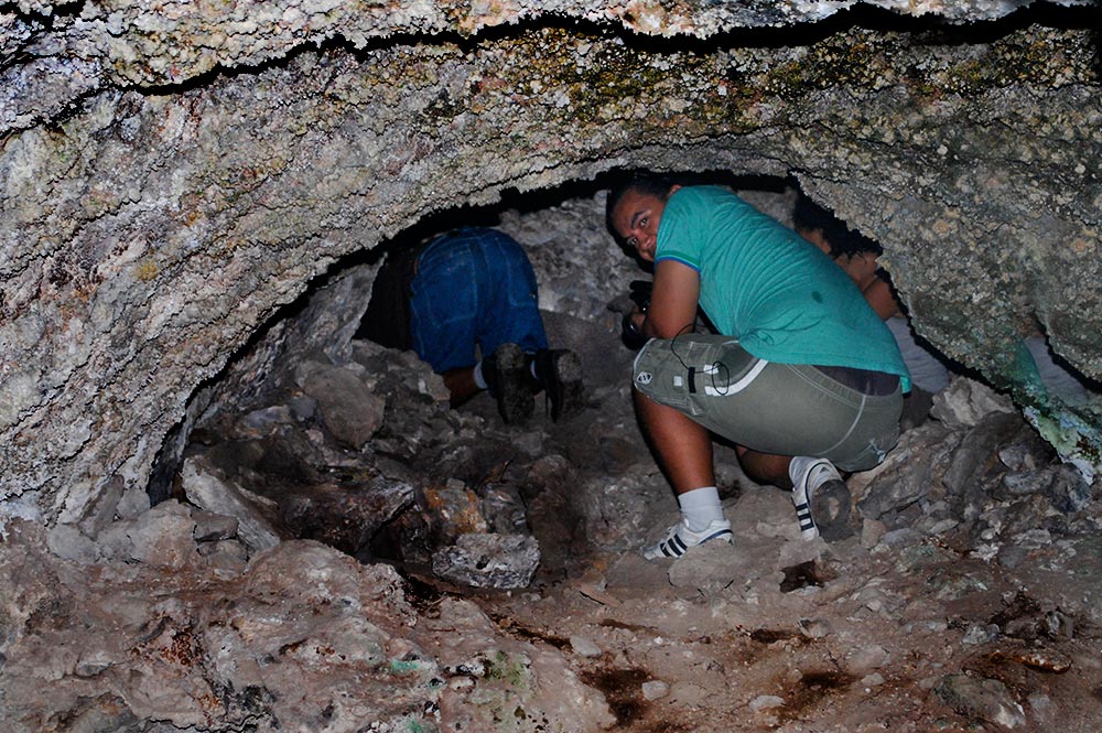 Intérieur de la grotte Pare, vallée de la Naohata à Pirae