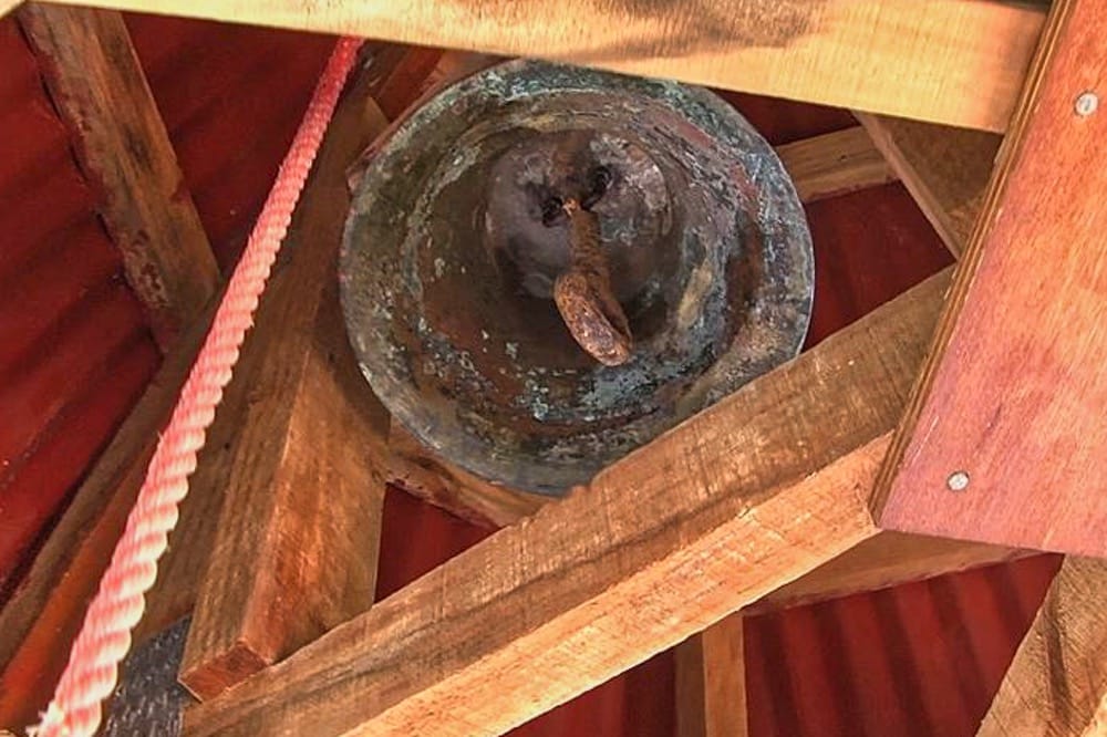 Cloche du temple de Takaroa provenant du County of Roxburgh.