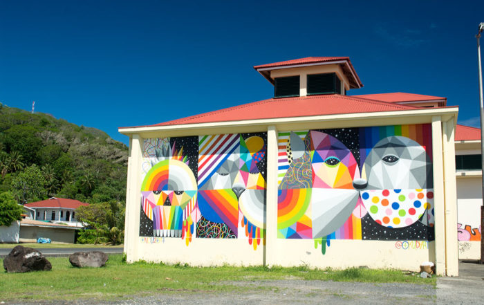 Fresque murale d'Okuda au port de Raiatea