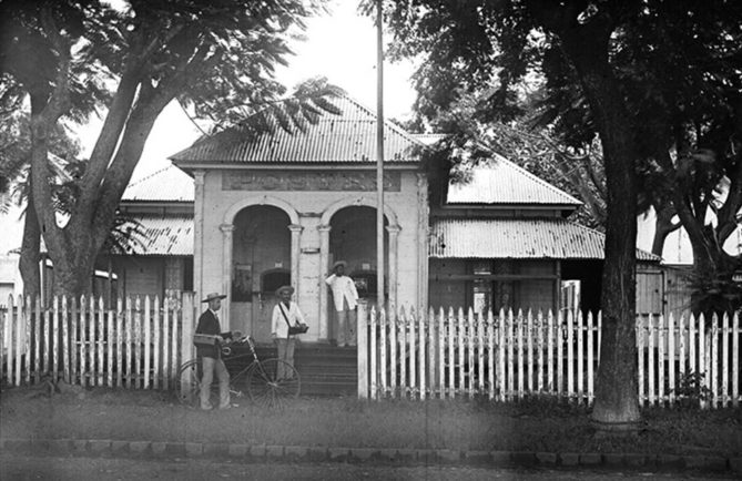 La première Poste de Papeete en 1897. Photo H. Lemasson